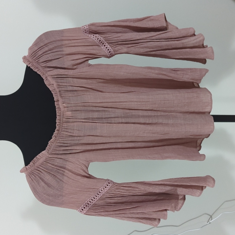 Off-Shoulder Blouse - Picture 2 of 3